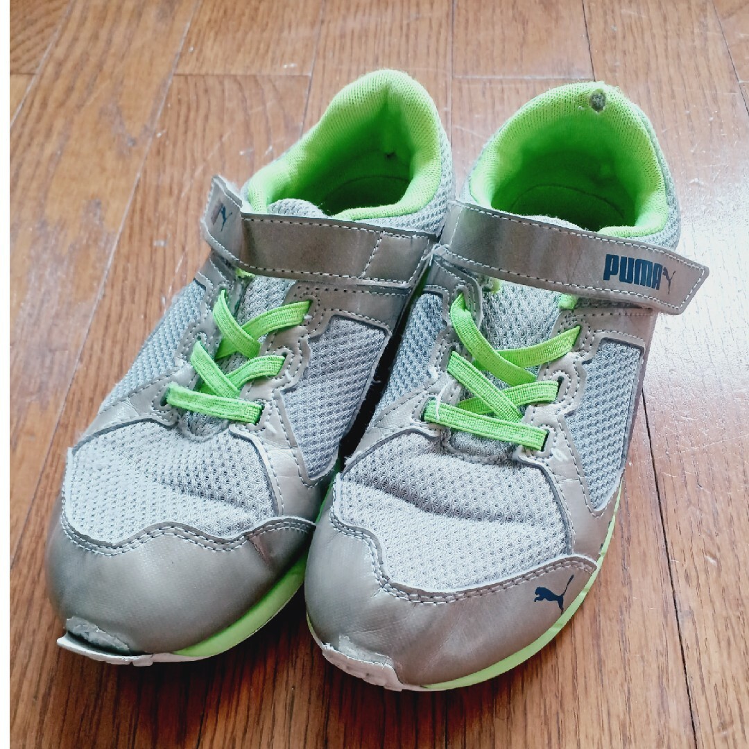 PUMA(プーマ)のPUMA 靴 スニーカー 運動靴 子供 21.5cm キッズ/ベビー/マタニティのキッズ靴/シューズ(15cm~)(スクールシューズ/上履き)の商品写真