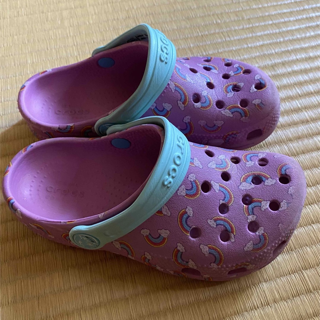 crocs(クロックス)のクロックス サンダル 18.5cm レインボー キッズ/ベビー/マタニティのキッズ靴/シューズ(15cm~)(サンダル)の商品写真
