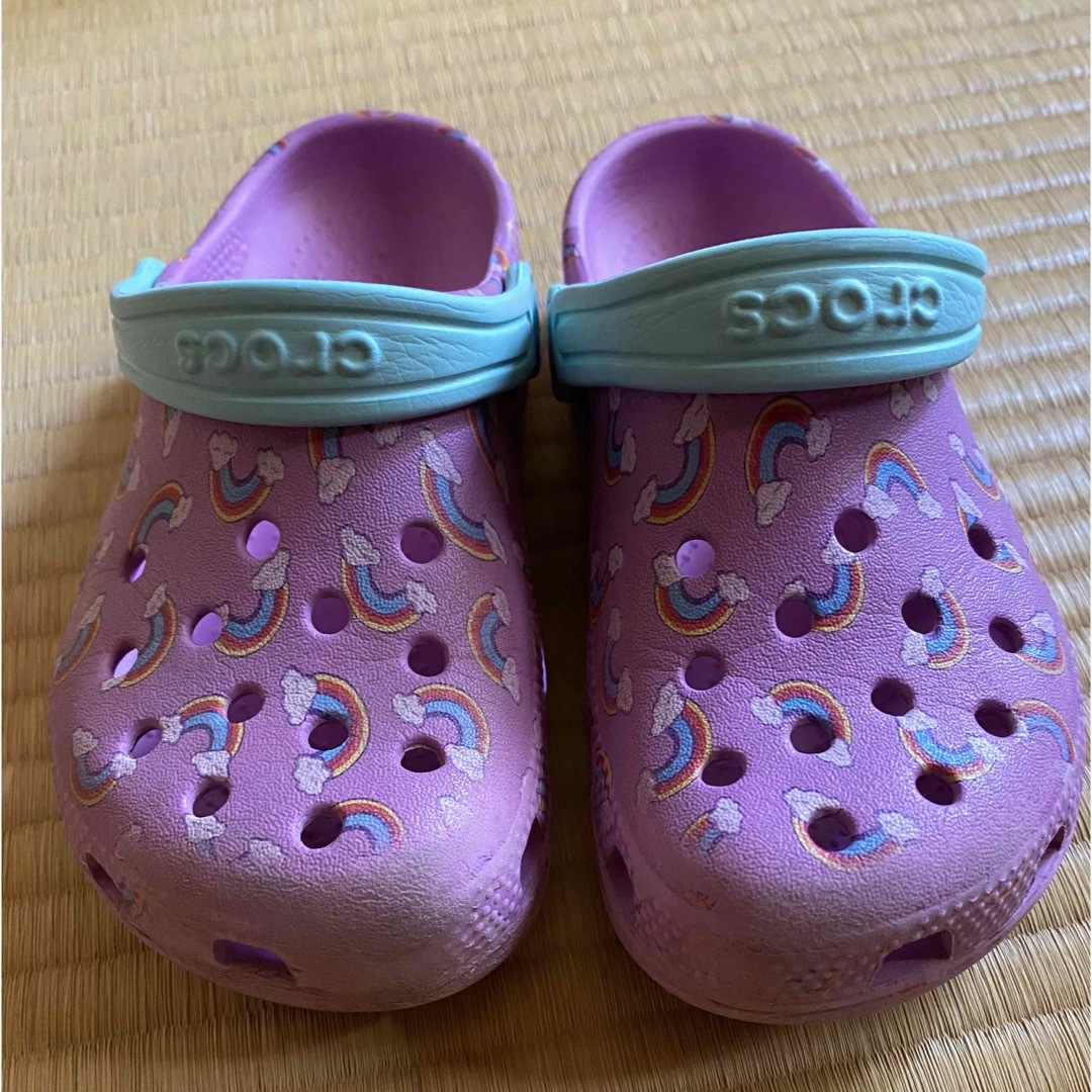 crocs(クロックス)のクロックス サンダル 18.5cm レインボー キッズ/ベビー/マタニティのキッズ靴/シューズ(15cm~)(サンダル)の商品写真