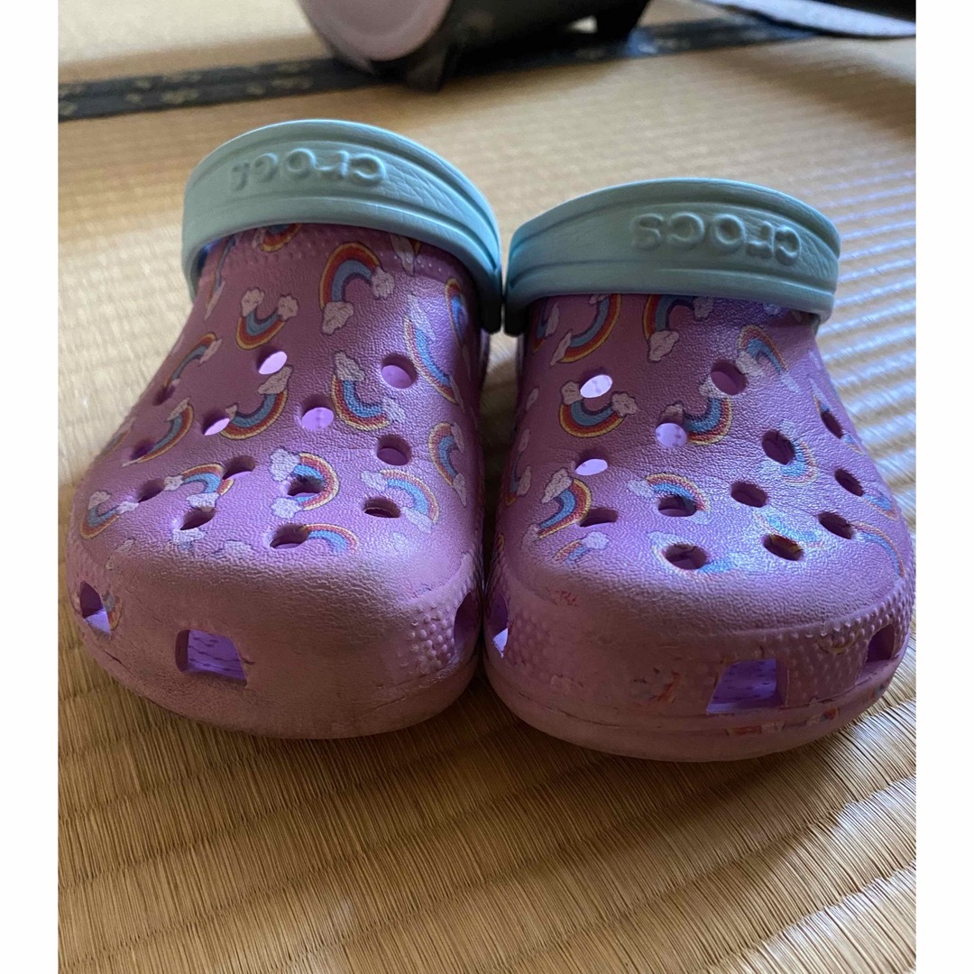 crocs(クロックス)のクロックス サンダル 18.5cm レインボー キッズ/ベビー/マタニティのキッズ靴/シューズ(15cm~)(サンダル)の商品写真