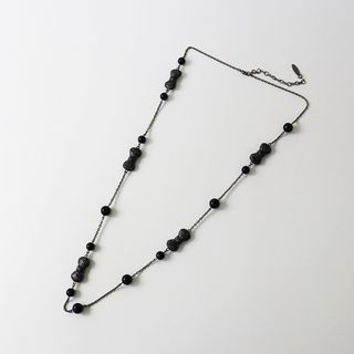 トゥービーシック(TO BE CHIC)のTO BE CHIC トゥービーシック リボンモチーフ パール調 ロングネックレス /ブラック系 アクセサリー【2400013408660】(ネックレス)