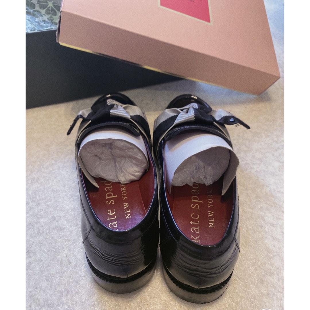 kate spade new york(ケイトスペードニューヨーク)のケイトスペード　リボンローファー　黒　ブラック レディースの靴/シューズ(ローファー/革靴)の商品写真