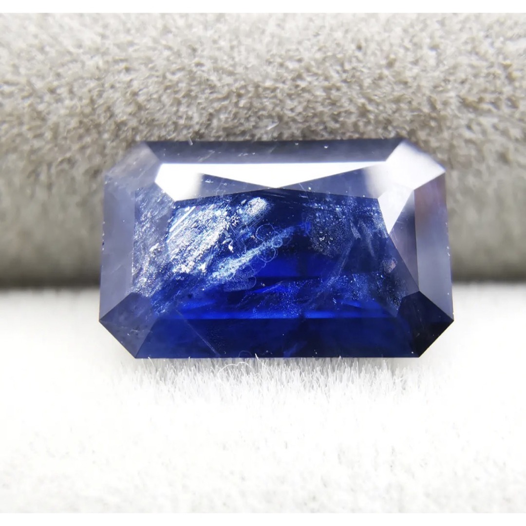 ミルキーサファイア エメラルドカット 1.27ct