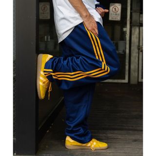 アディダス(adidas)のアディダス アディカラー クラシックス+ ワイドレッグトラックパンツ(その他)