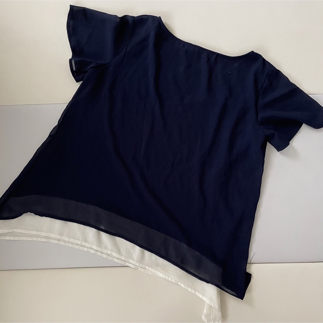 karei(カレイ)のKarei カレイ  半袖　ブラウス　ネイビー　M フレア レディースのトップス(シャツ/ブラウス(半袖/袖なし))の商品写真