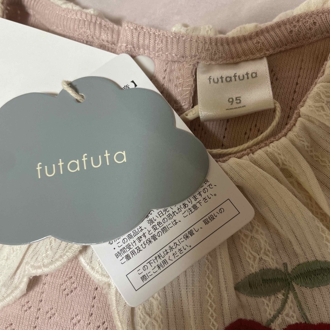 futafuta(フタフタ)の人気☆ 新品タグ付き　チェリー襟Tシャツ キッズ/ベビー/マタニティのキッズ服女の子用(90cm~)(Tシャツ/カットソー)の商品写真