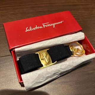 サルヴァトーレフェラガモ(Salvatore Ferragamo)のフェラガモ　キーホルダー　ヴァラリボン　正規品(キーホルダー)