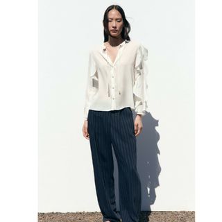 ザラ(ZARA)のZARA　フリルトップス(シャツ/ブラウス(半袖/袖なし))