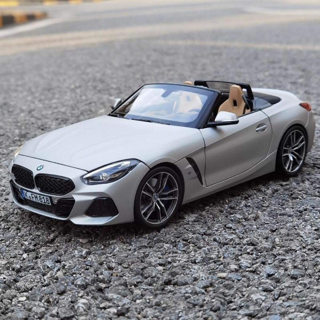 ミニカー ノレブ 1/18 BMW Z4 シルバー-eastgate.mk