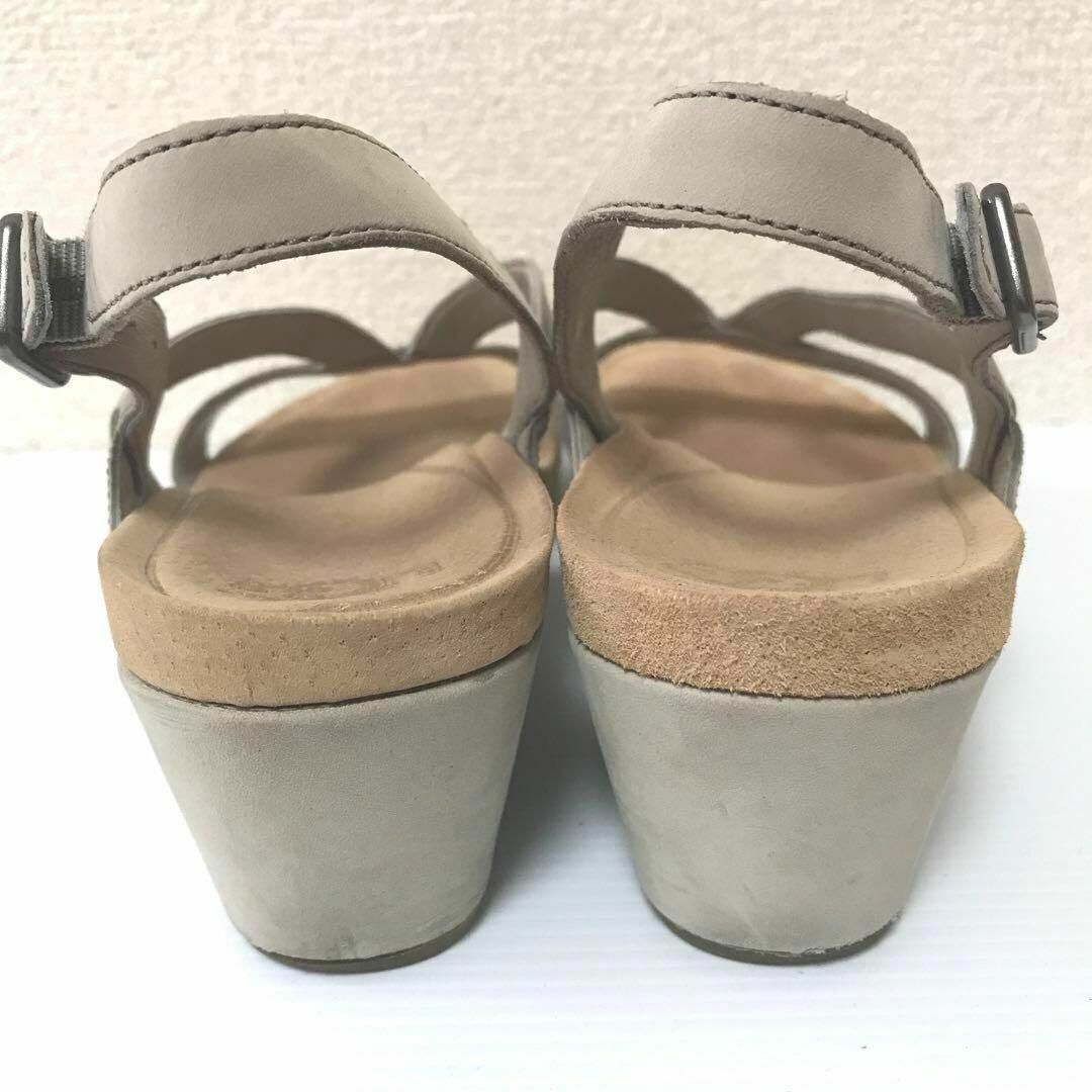 UGG(アグ)のレディース　サンダル　UGG アグ　グレー　24.5 24 夏　靴 レディースの靴/シューズ(サンダル)の商品写真