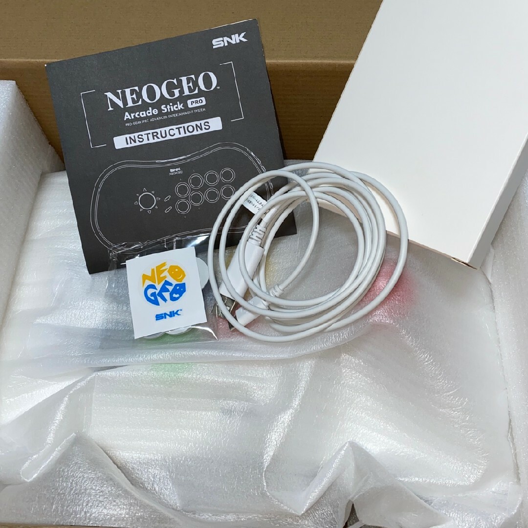 NEOGEO(ネオジオ)の【完品】ネオジオミニ　ネオジオアーケードスティックプロ エンタメ/ホビーのゲームソフト/ゲーム機本体(家庭用ゲーム機本体)の商品写真