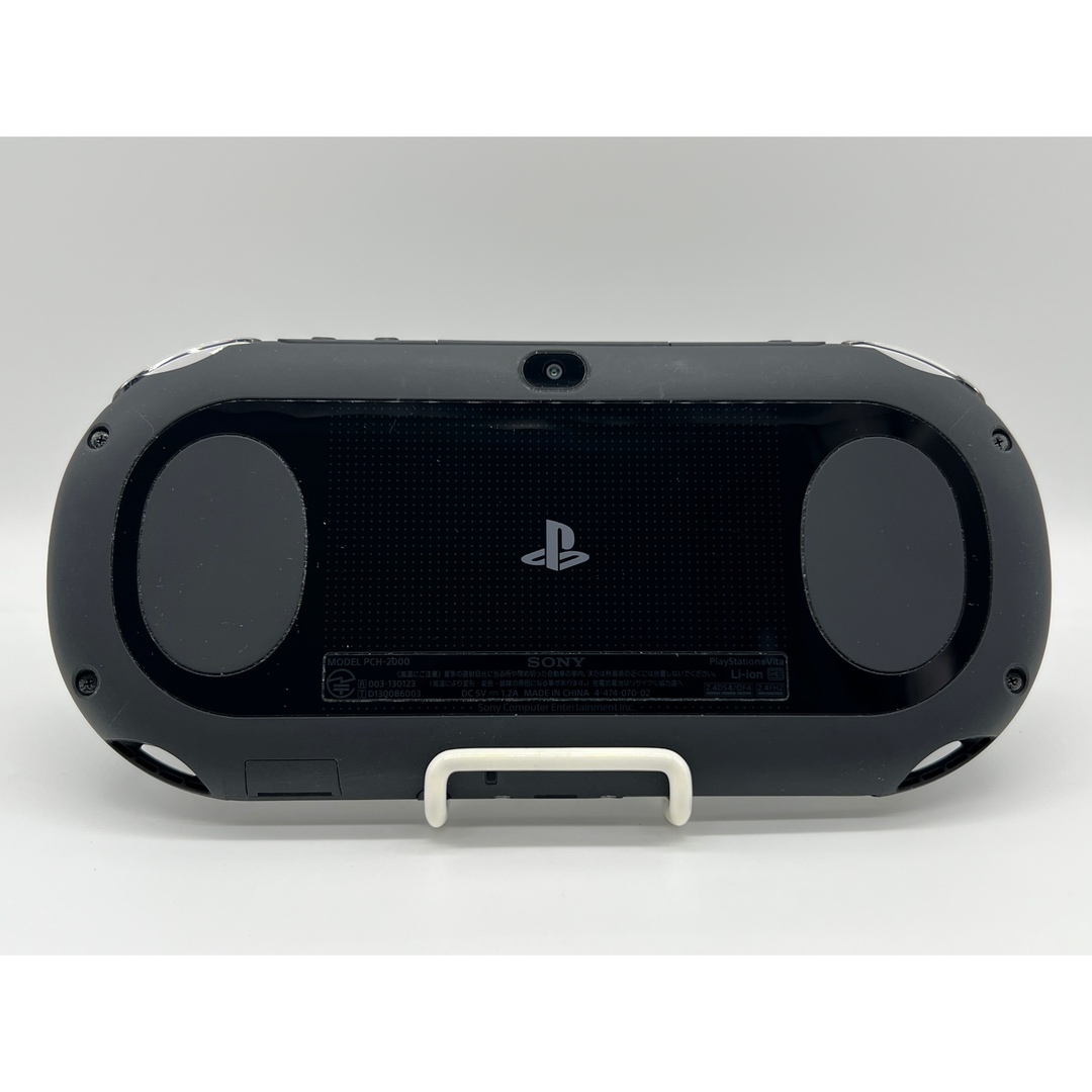 PlayStation Vita(プレイステーションヴィータ)の【完品・液晶美品】PS Vita PCH-2000 ブラック 本体 動作品 エンタメ/ホビーのゲームソフト/ゲーム機本体(携帯用ゲーム機本体)の商品写真