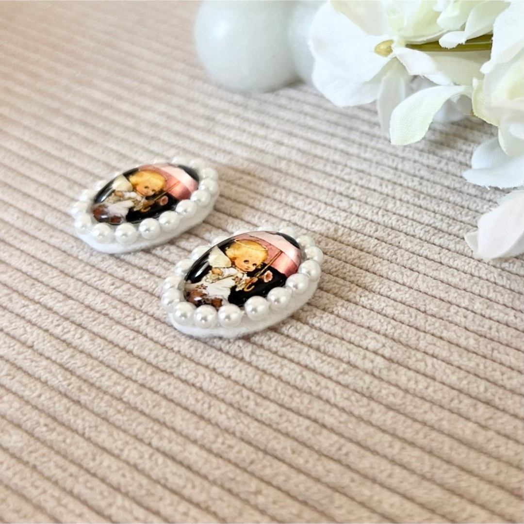 【レトロ絵柄のビーズ刺繍ピアス／イヤリング  A】ガラスカボション ビーズ刺繍  ハンドメイドのアクセサリー(ピアス)の商品写真