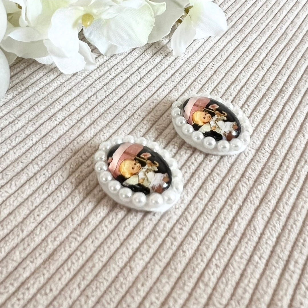 【レトロ絵柄のビーズ刺繍ピアス／イヤリング  A】ガラスカボション ビーズ刺繍  ハンドメイドのアクセサリー(ピアス)の商品写真