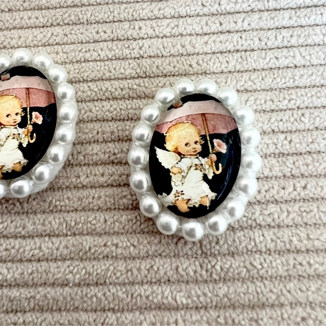 【レトロ絵柄のビーズ刺繍ピアス／イヤリング  A】ガラスカボション ビーズ刺繍  ハンドメイドのアクセサリー(ピアス)の商品写真