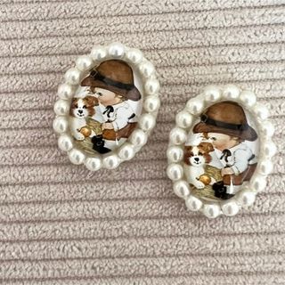  【レトロ絵柄のビーズ刺繍ピアス／イヤリング  D】ガラスカボション ビーズ刺繍(イヤリング)