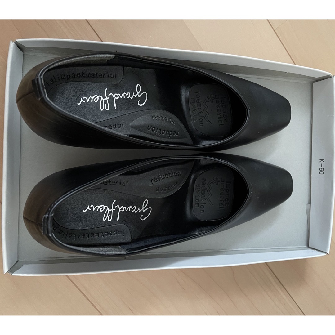 スクエアトゥのVカットフォーマルパンプス レディースの靴/シューズ(ハイヒール/パンプス)の商品写真