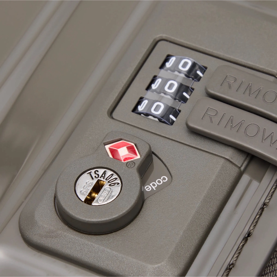 RIMOWA - RIMOWA リモワ Essential Trunk Plus グレー 101Lの RIMOWA - RIMOWA リモワ Essential Trunk Plus グレー 101Lの