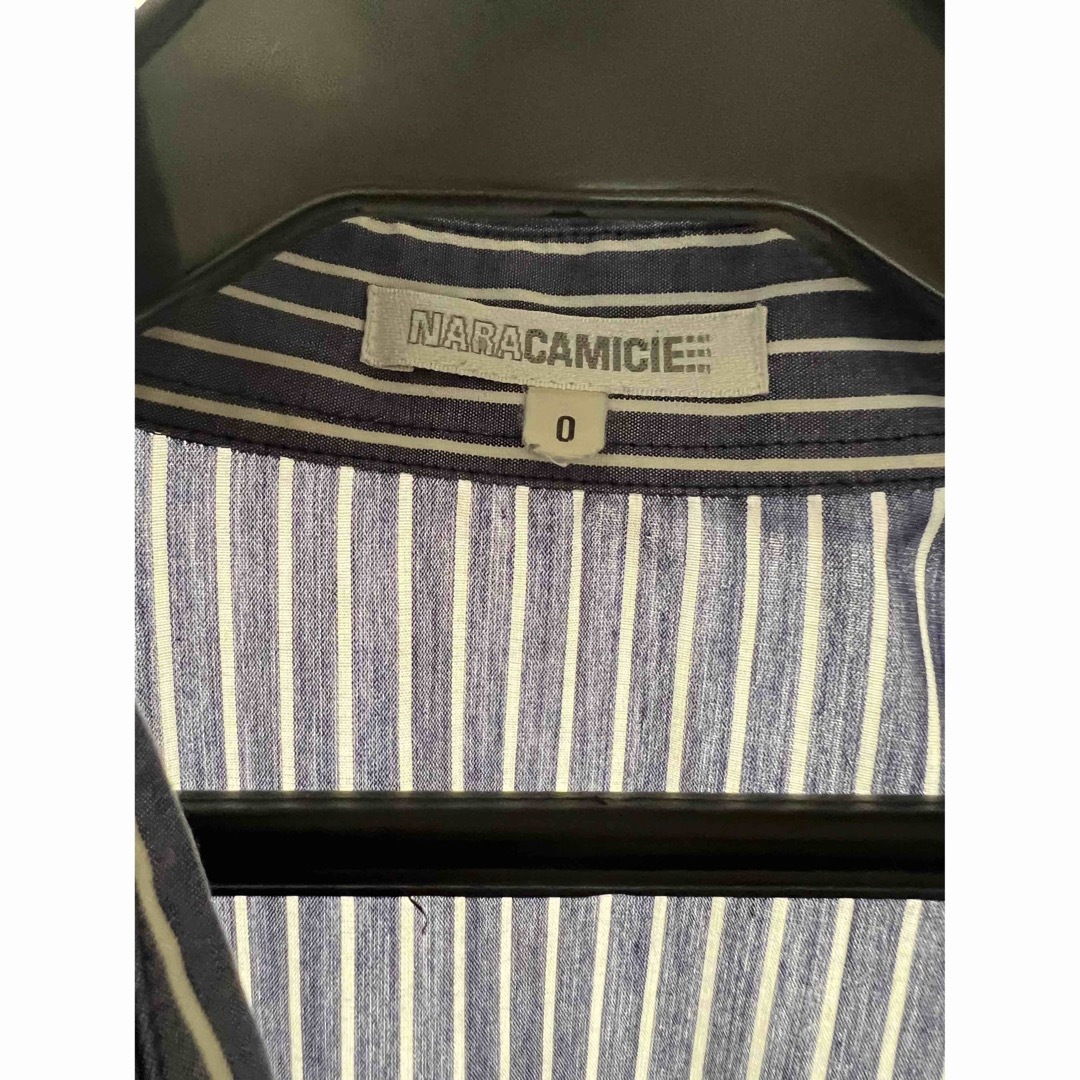 NARACAMICIE(ナラカミーチェ)のナラカミーチェ　ブルー系　ストライプフリルシャツ　サイズ0　短めスリーブ レディースのトップス(シャツ/ブラウス(半袖/袖なし))の商品写真