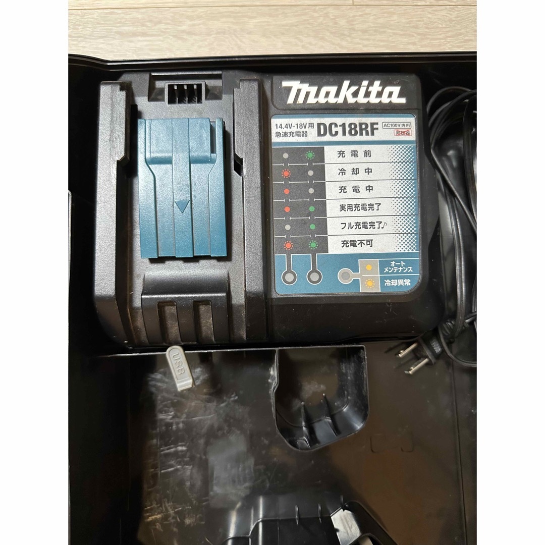 Makita(マキタ)のマキタ makita 充電器・18Vバッテリー・ケースセット スポーツ/アウトドアの自転車(工具/メンテナンス)の商品写真