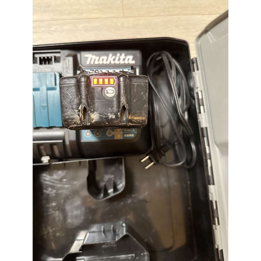 Makita(マキタ)のマキタ makita 充電器・18Vバッテリー・ケースセット スポーツ/アウトドアの自転車(工具/メンテナンス)の商品写真