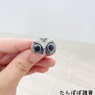 新品　合金レトロ風キラキラストーン付　ふくろう頭　リング指輪調節可白色　男女兼用(リング(指輪))
