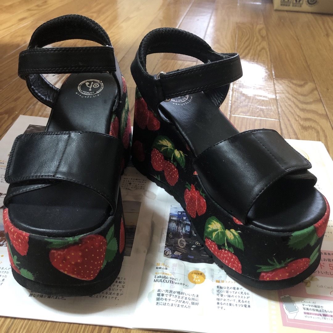YOSUKE(ヨースケ)の厚底サンダル ヨースケ ストロベリー レディースの靴/シューズ(サンダル)の商品写真