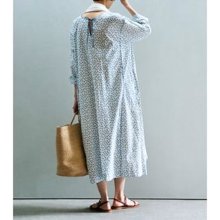 アーツアンドサイエンス(ARTS&SCIENCE)の【美品】ARTS&SCIENCE ロングドレス 藍染め 小花柄(ロングワンピース/マキシワンピース)