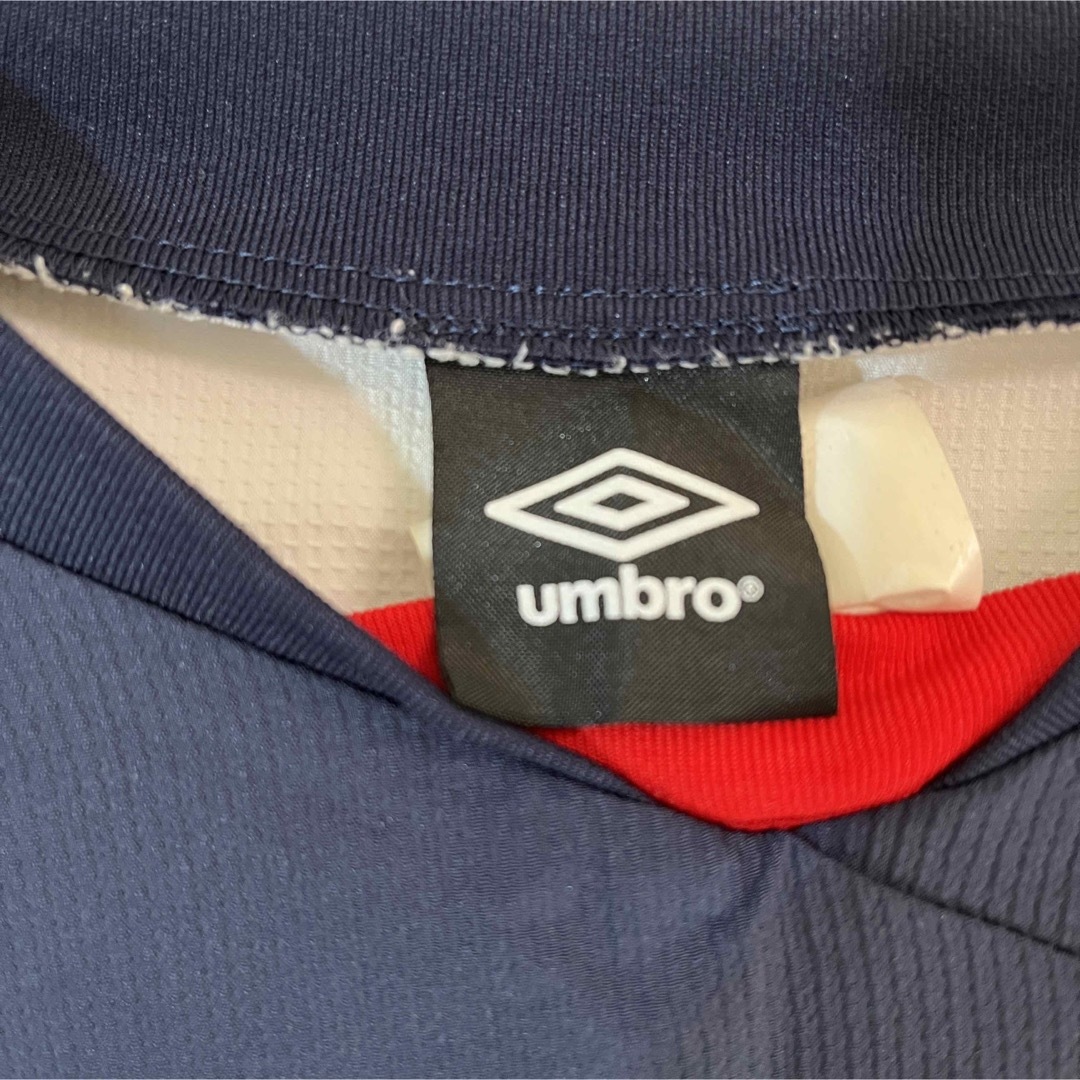 UMBRO(アンブロ)のumbroアウター長袖　プルオーバー　バックロゴ　L　ホワイト×レッド×ネイビー メンズのジャケット/アウター(ナイロンジャケット)の商品写真