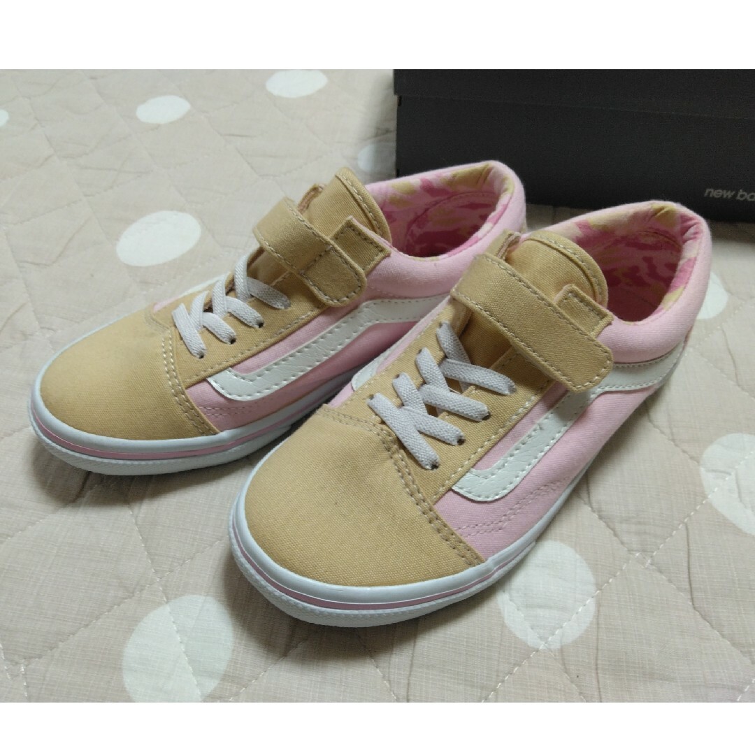 VANS(ヴァンズ)のVANSバンズ＊新品未使用＊　スニーカー　22センチ　キッズシューズ キッズ/ベビー/マタニティのキッズ靴/シューズ(15cm~)(スニーカー)の商品写真