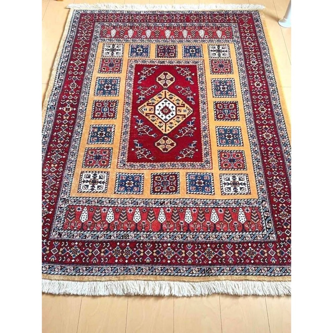 イラン産ペルシャ絨毯 高品質 手織り絨毯 ラグ151cm✖️112cmの通販 by ...