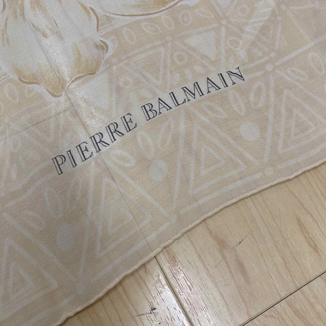 Pierre Balmain(ピエールバルマン)のBALMAIN　ピエール　バルマン　スカーフ　花柄　クリーム色　no.11 レディースのファッション小物(バンダナ/スカーフ)の商品写真