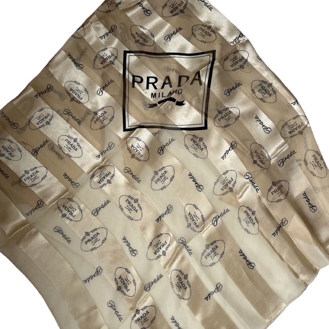 プラダ　PRADA 大判スカーフ　少し透け感のある素材
