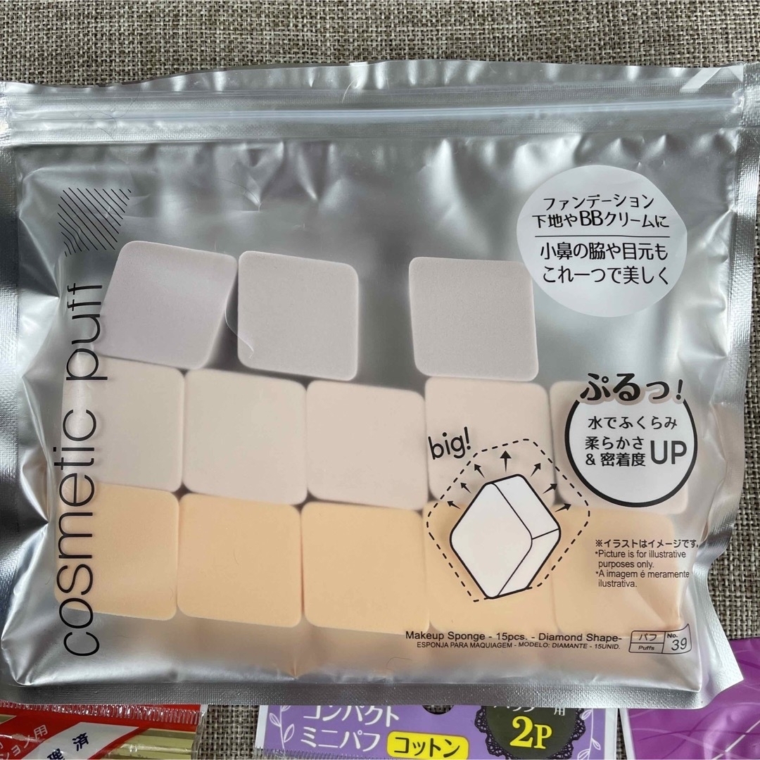 DAISO(ダイソー)の【新品】コスメ　パフ　いろいろ　　1-④ コスメ/美容のメイク道具/ケアグッズ(パフ・スポンジ)の商品写真