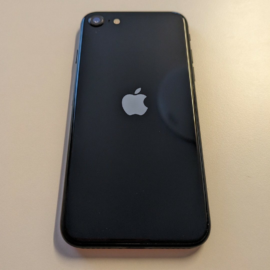 iPhone(アイフォーン)のiphone SE3 64GB スマホ/家電/カメラのスマートフォン/携帯電話(スマートフォン本体)の商品写真