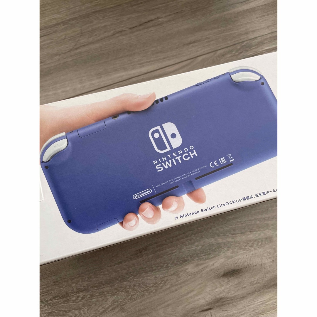 Nintendo Switch(ニンテンドースイッチ)のNINTENDO Switch Light 本体 スイッチ ライト 新品 未開封 エンタメ/ホビーのゲームソフト/ゲーム機本体(携帯用ゲーム機本体)の商品写真