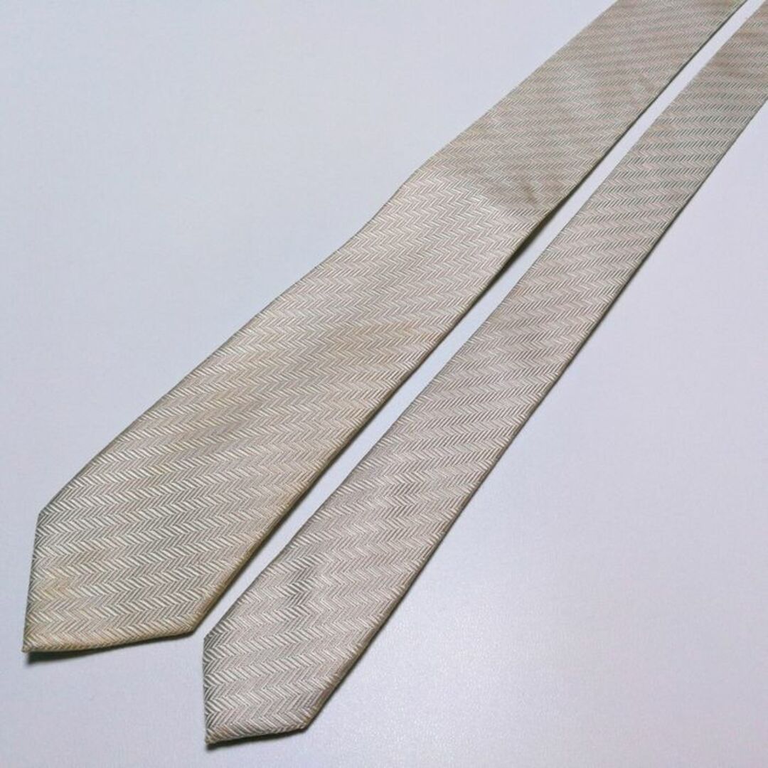 COMME CA ISM(コムサイズム)のコムサイズム レジメンタル オフホワイト ネクタイ ナロータイ B101-B25 メンズのファッション小物(ネクタイ)の商品写真