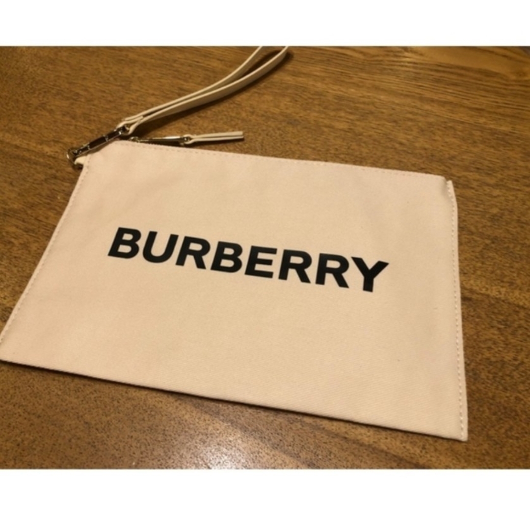 BURBERRY(バーバリー)の新品未使用 バーバリー ポーチ ノベルティ フラット レディースのファッション小物(ポーチ)の商品写真
