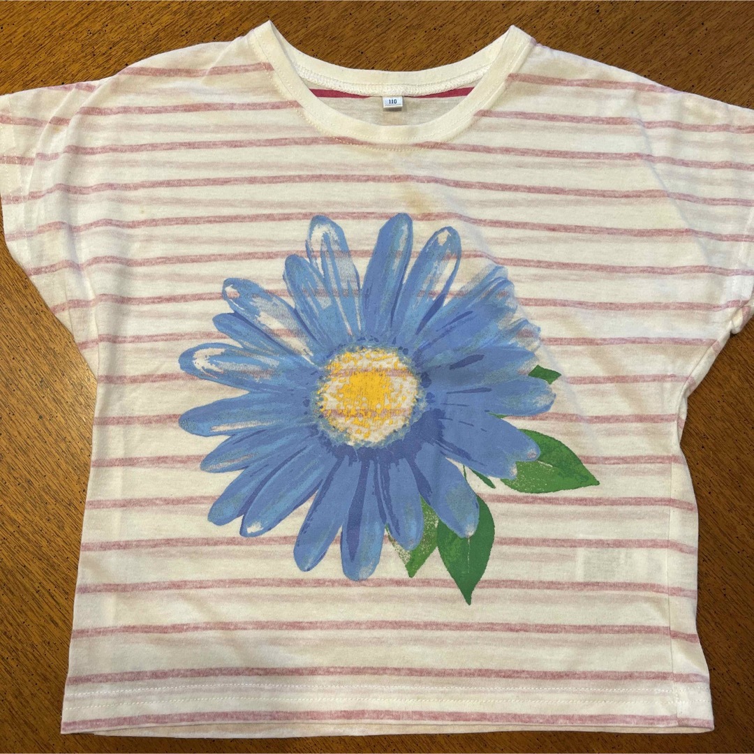 UNIQLO(ユニクロ)の110 半袖Tシャツ 2枚セット 水色 ボーダー  花柄 キッズ/ベビー/マタニティのキッズ服女の子用(90cm~)(Tシャツ/カットソー)の商品写真