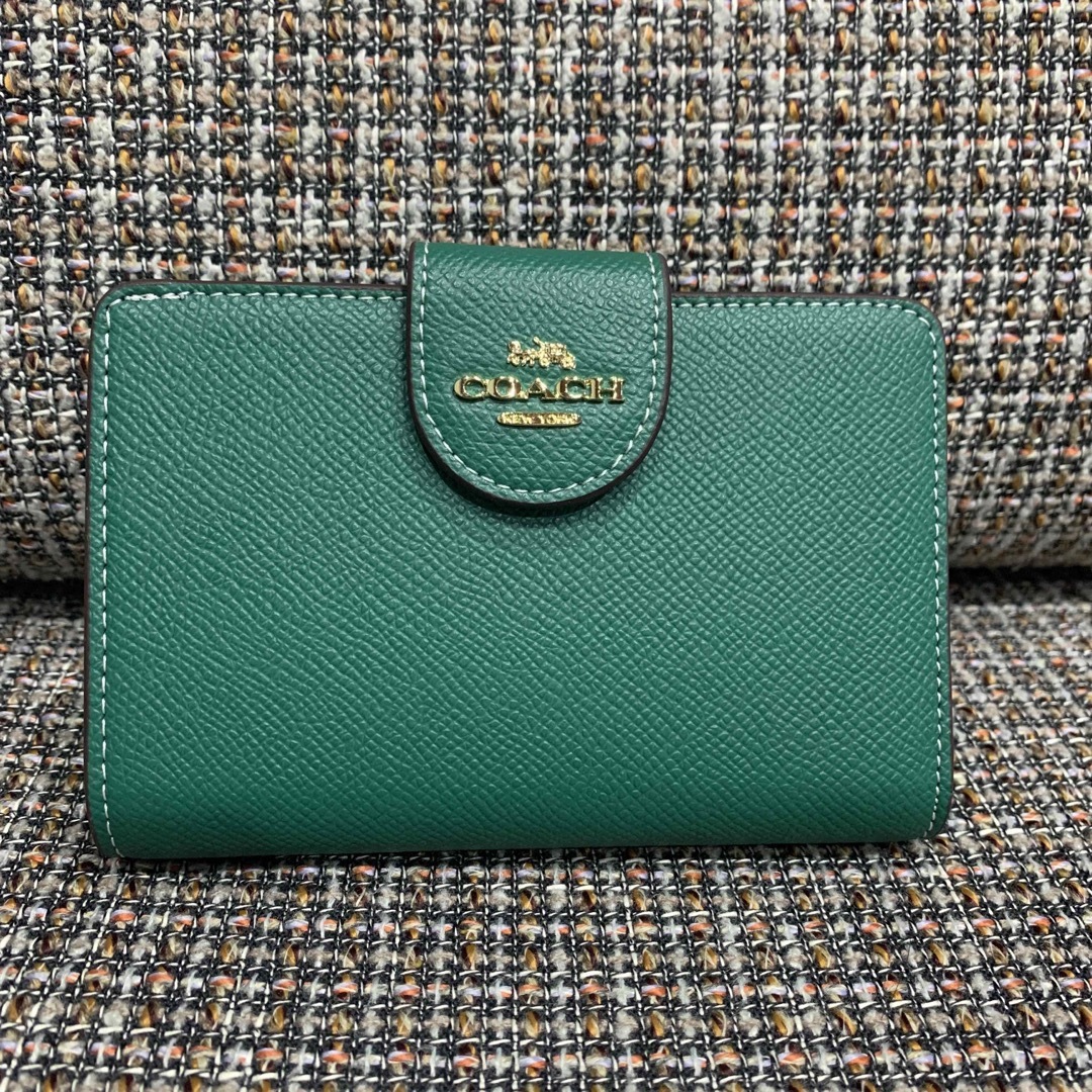 COACH コーチ ☆ 新品 ☆ 折り財布 グリーン　レディース 小物 財布 緑