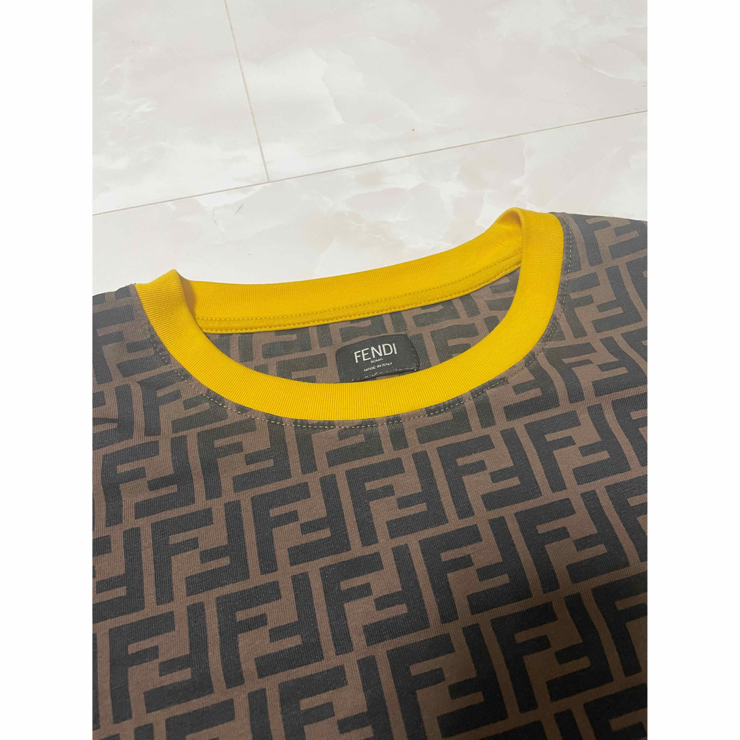 FENDI(フェンディ)のFENDI フェンディ Tシャツ ズッカ柄 FFロゴ ブラウン イエロー メンズのトップス(Tシャツ/カットソー(半袖/袖なし))の商品写真