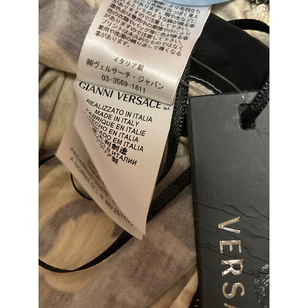 VERSACE(ヴェルサーチ)の⭐️未使用⭐️ヴェルサーチTシャツ⭐️ レディースのトップス(Tシャツ(半袖/袖なし))の商品写真