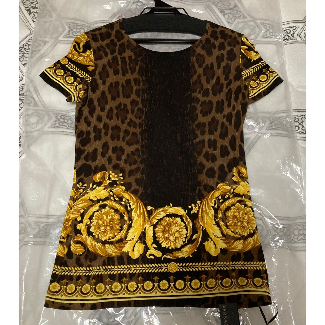 VERSACE(ヴェルサーチ)の⭐️未使用⭐️ヴェルサーチTシャツ⭐️ レディースのトップス(Tシャツ(半袖/袖なし))の商品写真