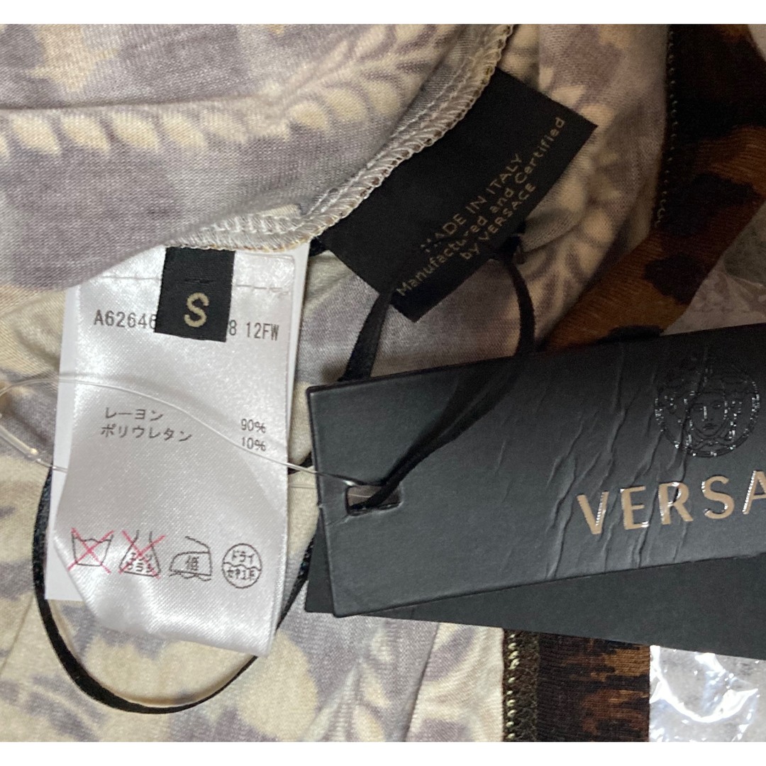 VERSACE(ヴェルサーチ)の⭐️未使用⭐️ヴェルサーチTシャツ⭐️ レディースのトップス(Tシャツ(半袖/袖なし))の商品写真