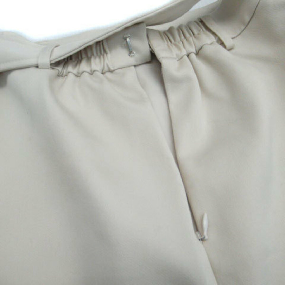 BE RADIANCE(ビーラディエンス)のビーラディエンス フレアスカート ミニ丈 ベルト付き S ベージュ レディースのスカート(ミニスカート)の商品写真