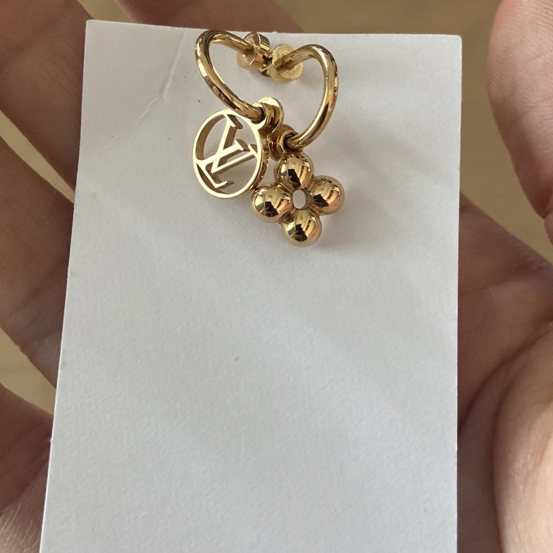 LOUIS VUITTON(ルイヴィトン)の値下げ待ちいりません❗️ルイヴィトンブックルドレイユブルーミングピアス レディースのアクセサリー(ピアス)の商品写真