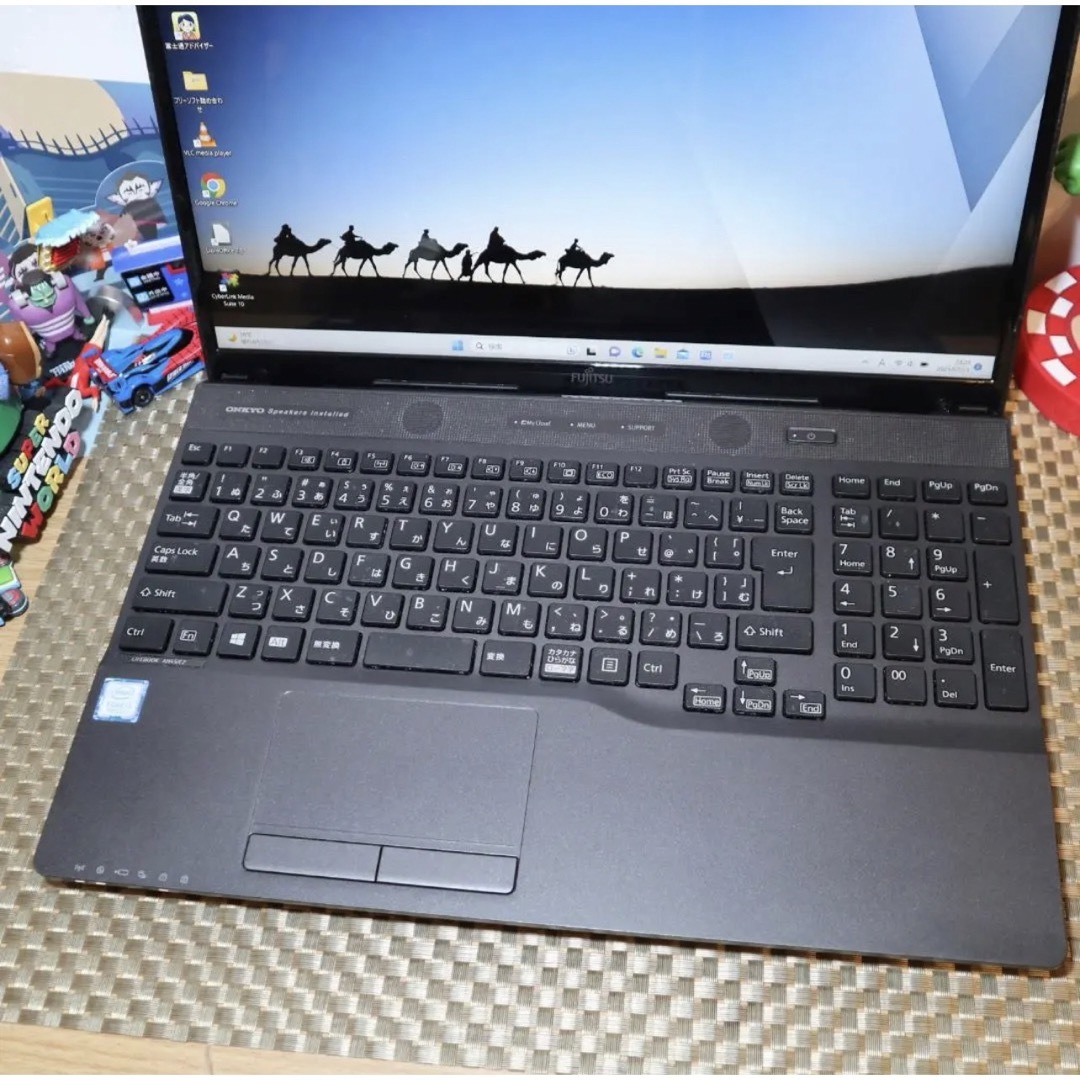 富士通13.3型　i5/SSD521GB新品/8GB/DVD/カメラ/win11