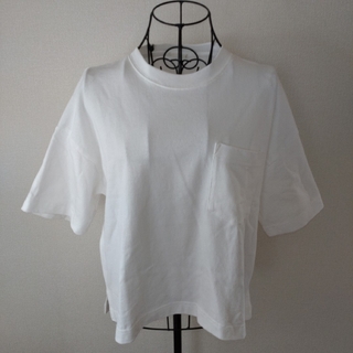 ジーユー(GU)のGU　Ｔシャツ　ホワイト　ショート丈　七分袖(Tシャツ(半袖/袖なし))