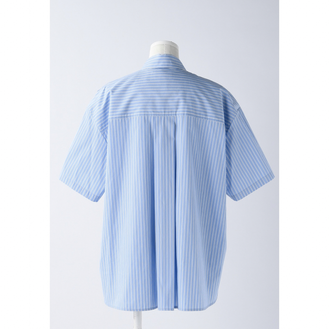 COMOLI(コモリ)の美品FRONT-WING SHIRT ブルー レディースのトップス(シャツ/ブラウス(半袖/袖なし))の商品写真
