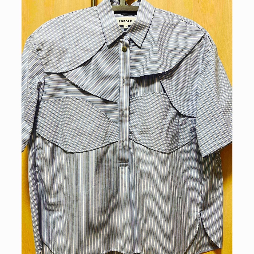 COMOLI(コモリ)の美品FRONT-WING SHIRT ブルー レディースのトップス(シャツ/ブラウス(半袖/袖なし))の商品写真